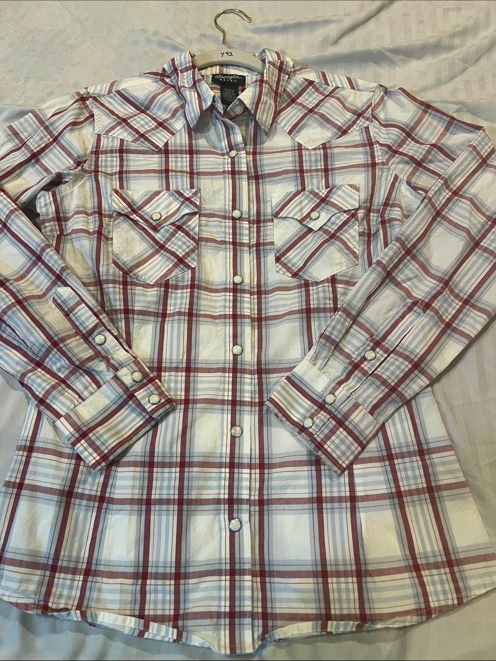 Wrangler RETROWomen's White and Red Plaid Button-Down Shirt